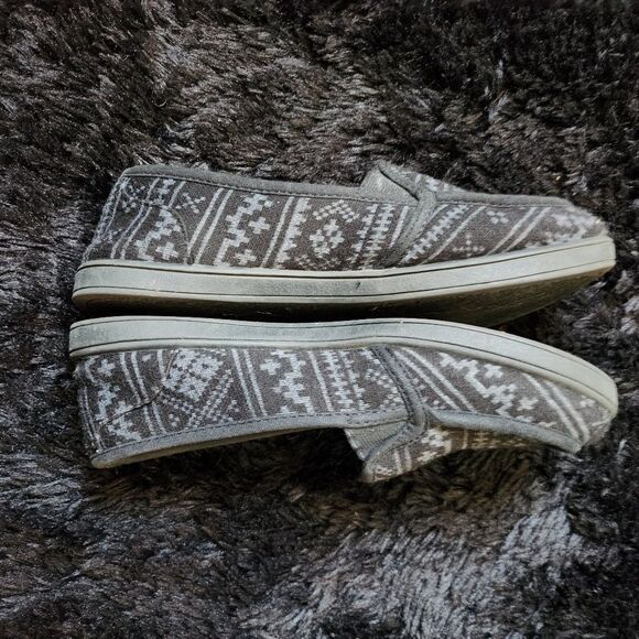 Joe Boxer Dark Patterned Flats - Picture 3 of 7